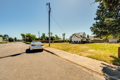 512 Davidson Avenue , Woodland, WA 98674 - Photo 9