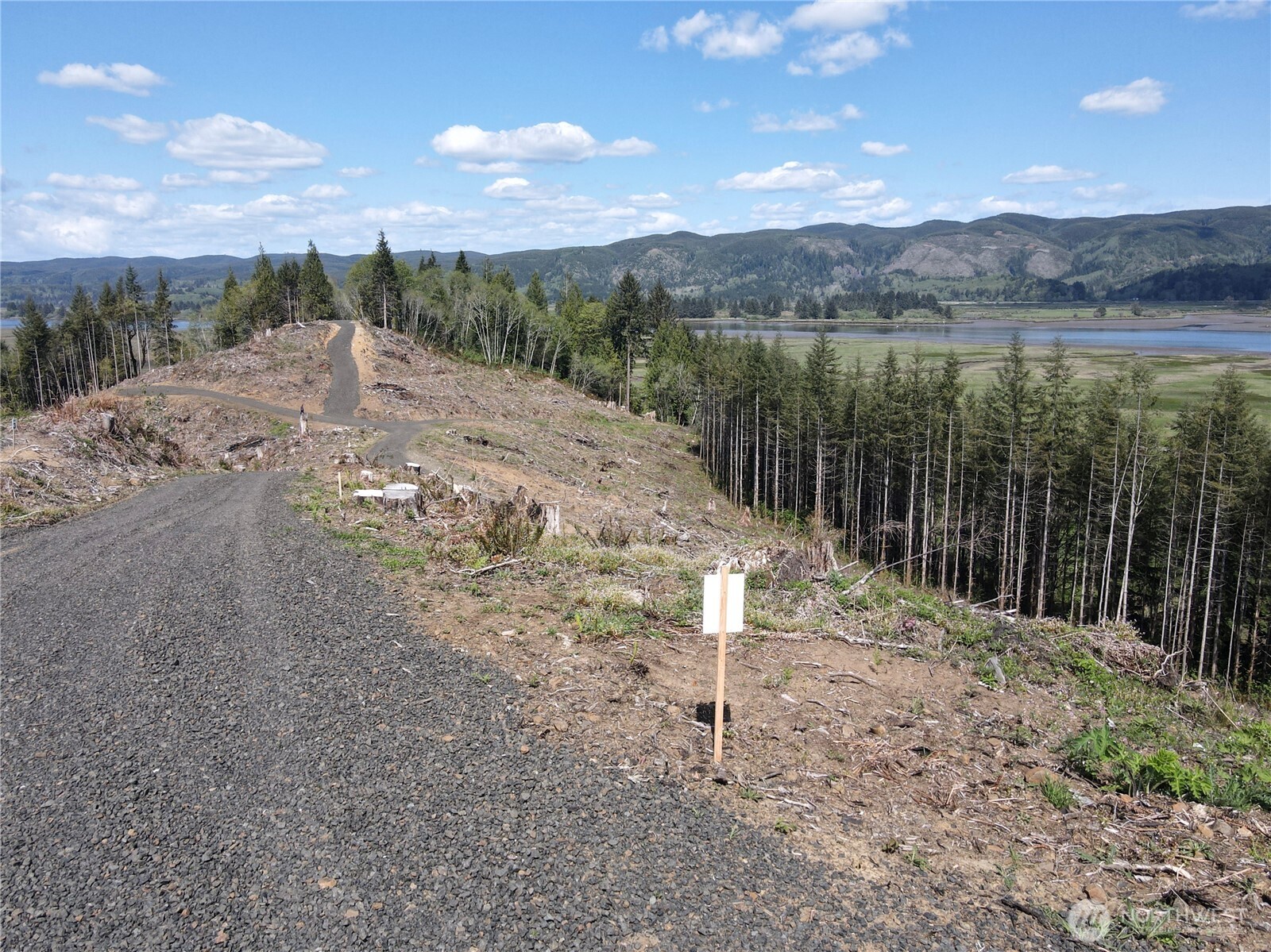 8466 Us Highway 101 , South Bend, WA 98586
