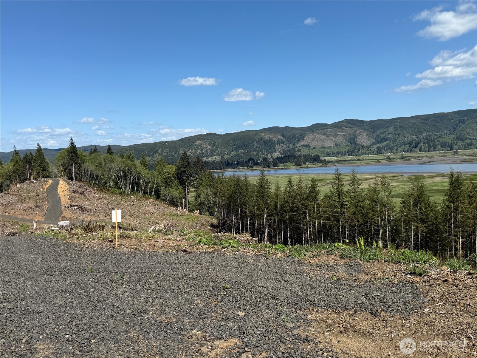 8466 Us Highway 101 , South Bend, WA 98586