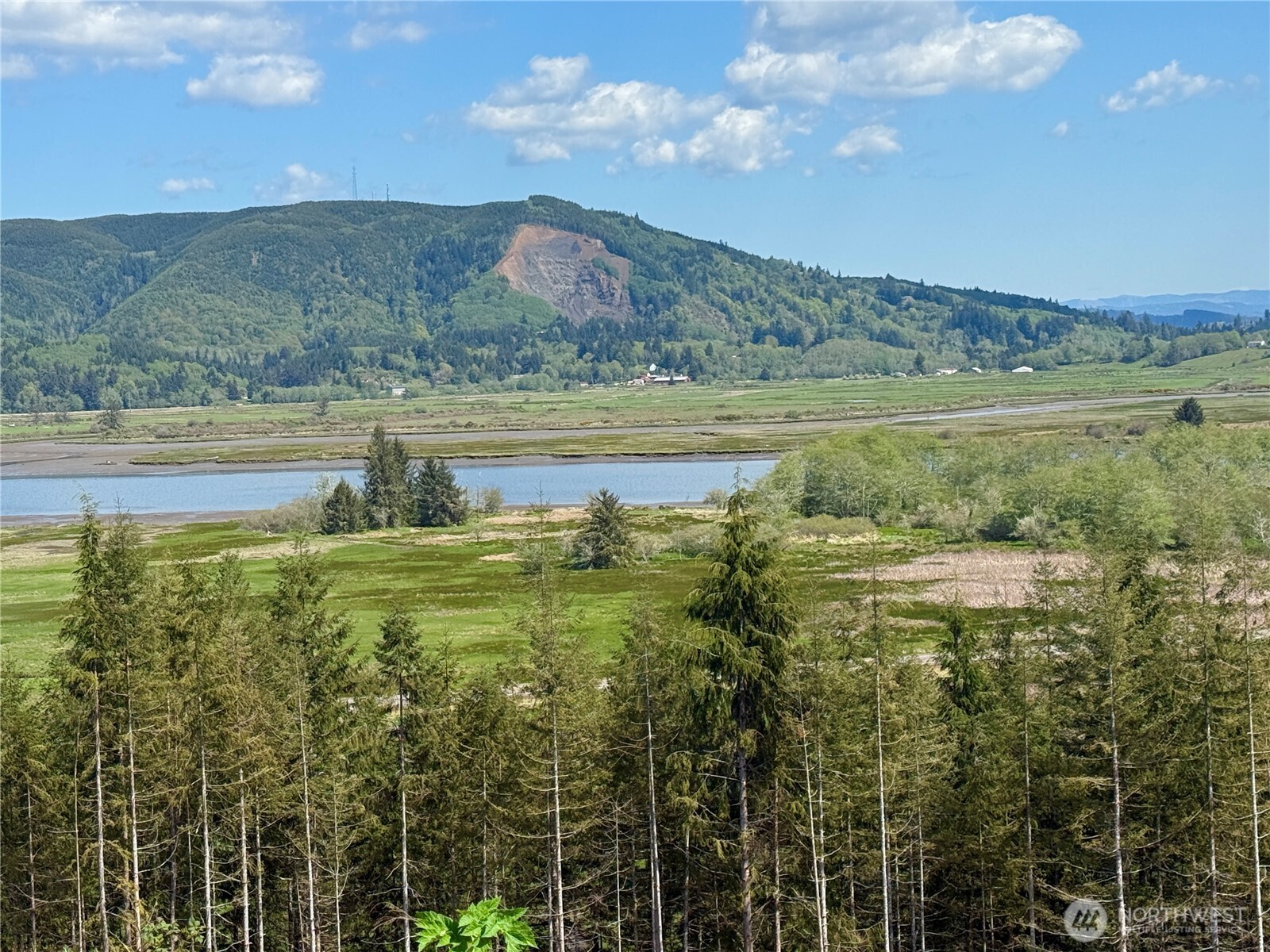 8466 Us Highway 101 , South Bend, WA 98586