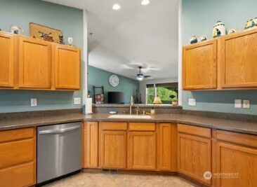 171 E Rauschert Road , Grapeview, WA 98546