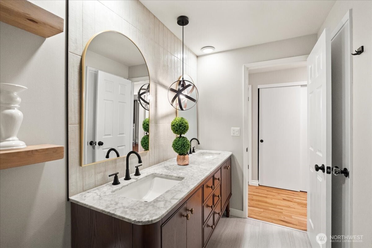 14072 117th Avenue NE, Kirkland, WA 98034