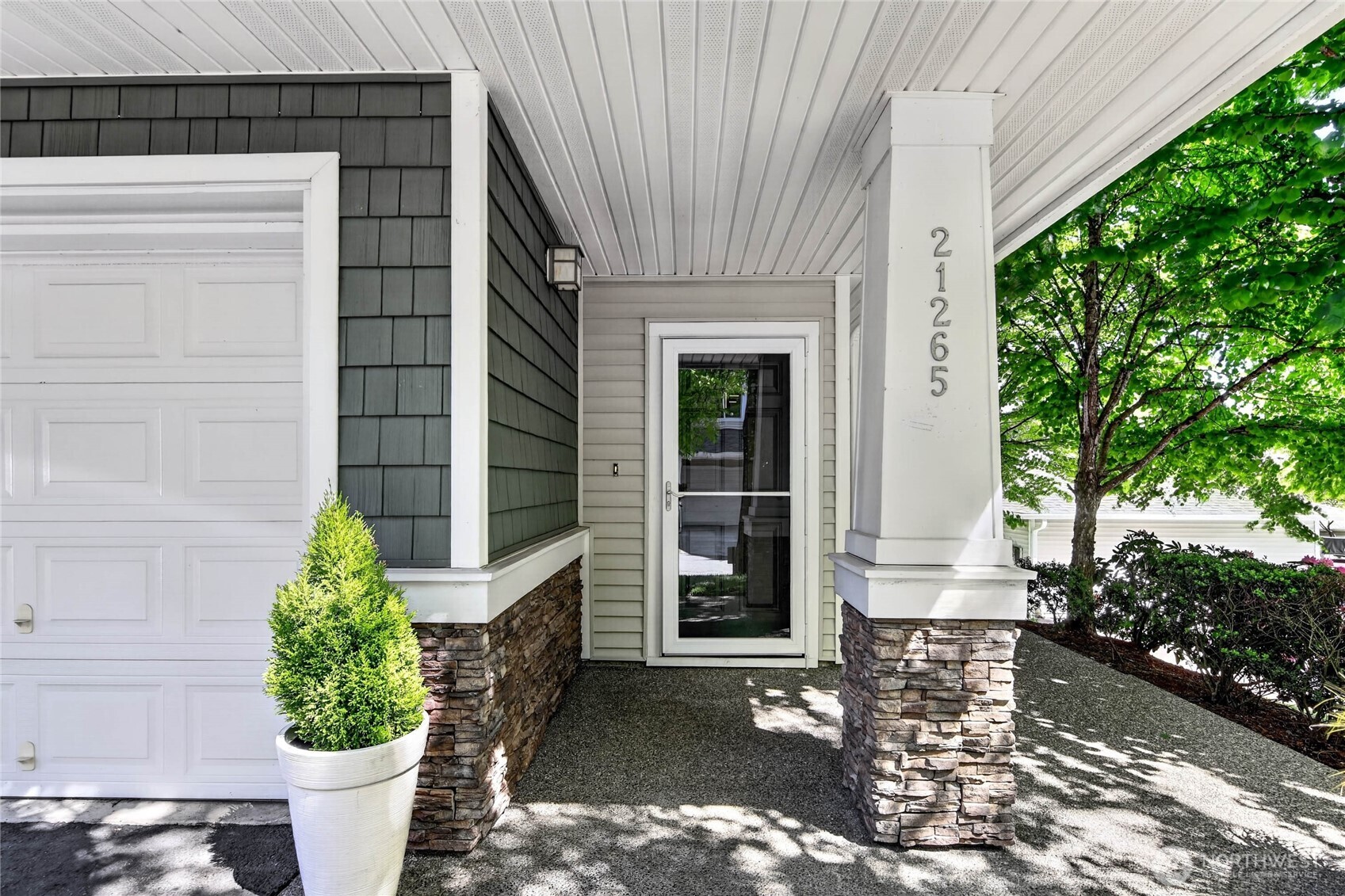 21265 40th Way S #F, SeaTac, WA 98198