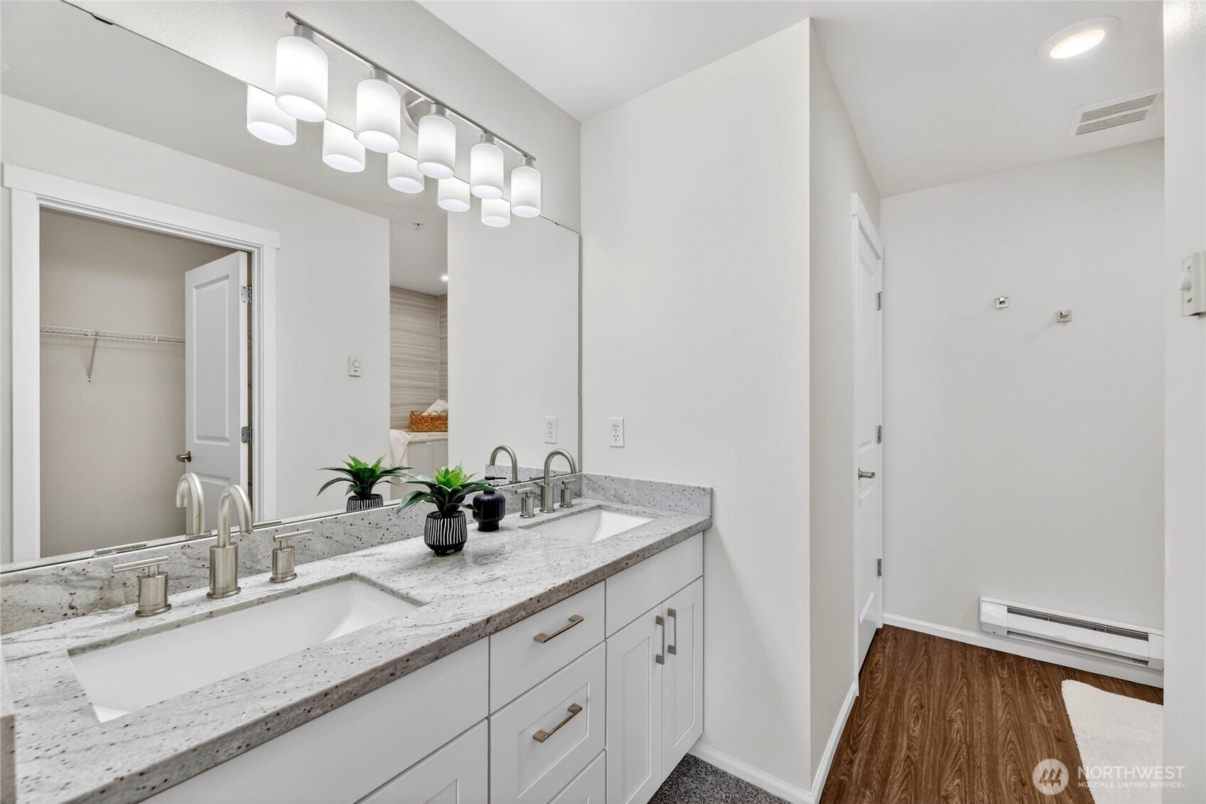 21265 40th Way S #F, SeaTac, WA 98198