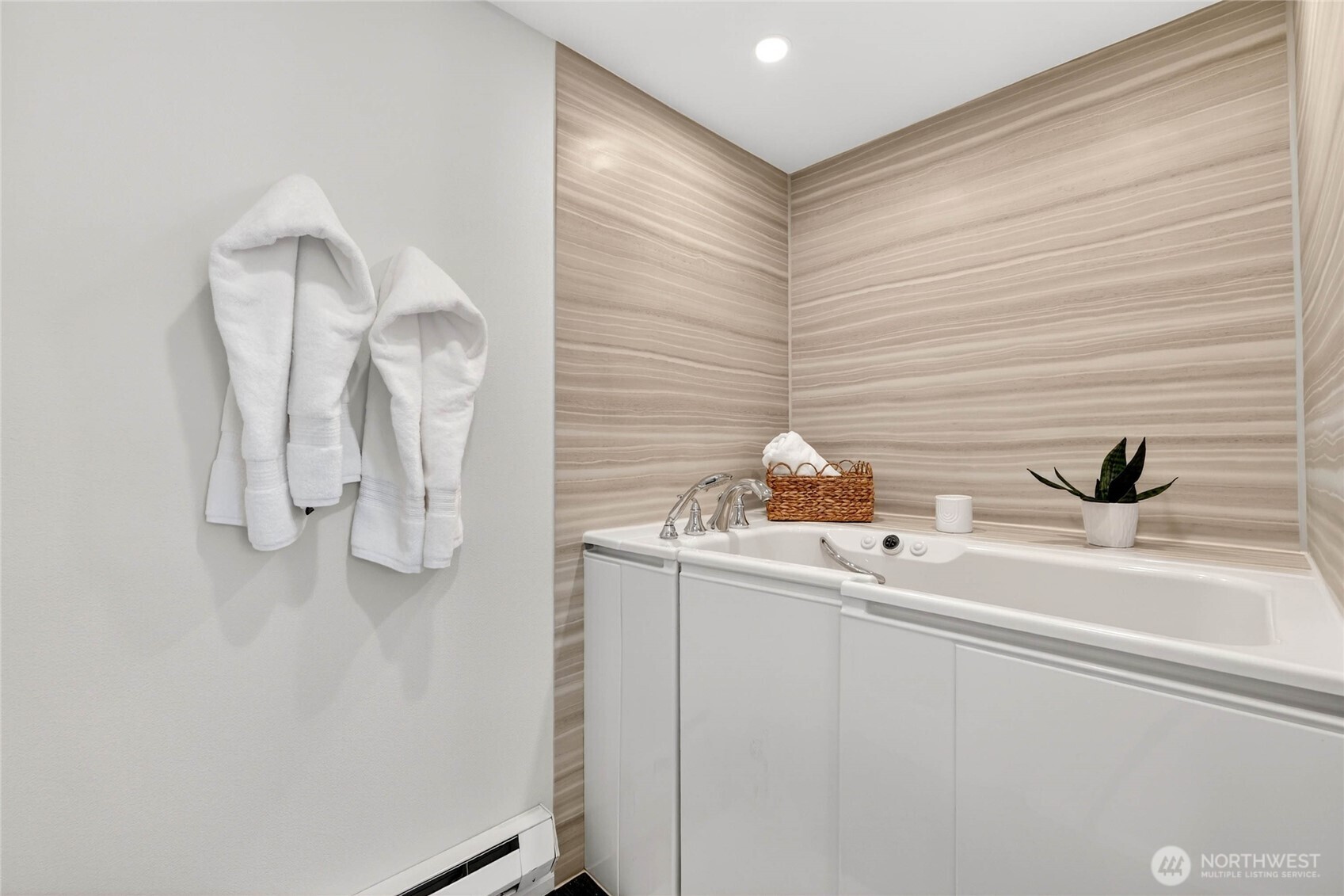21265 40th Way S #F, SeaTac, WA 98198