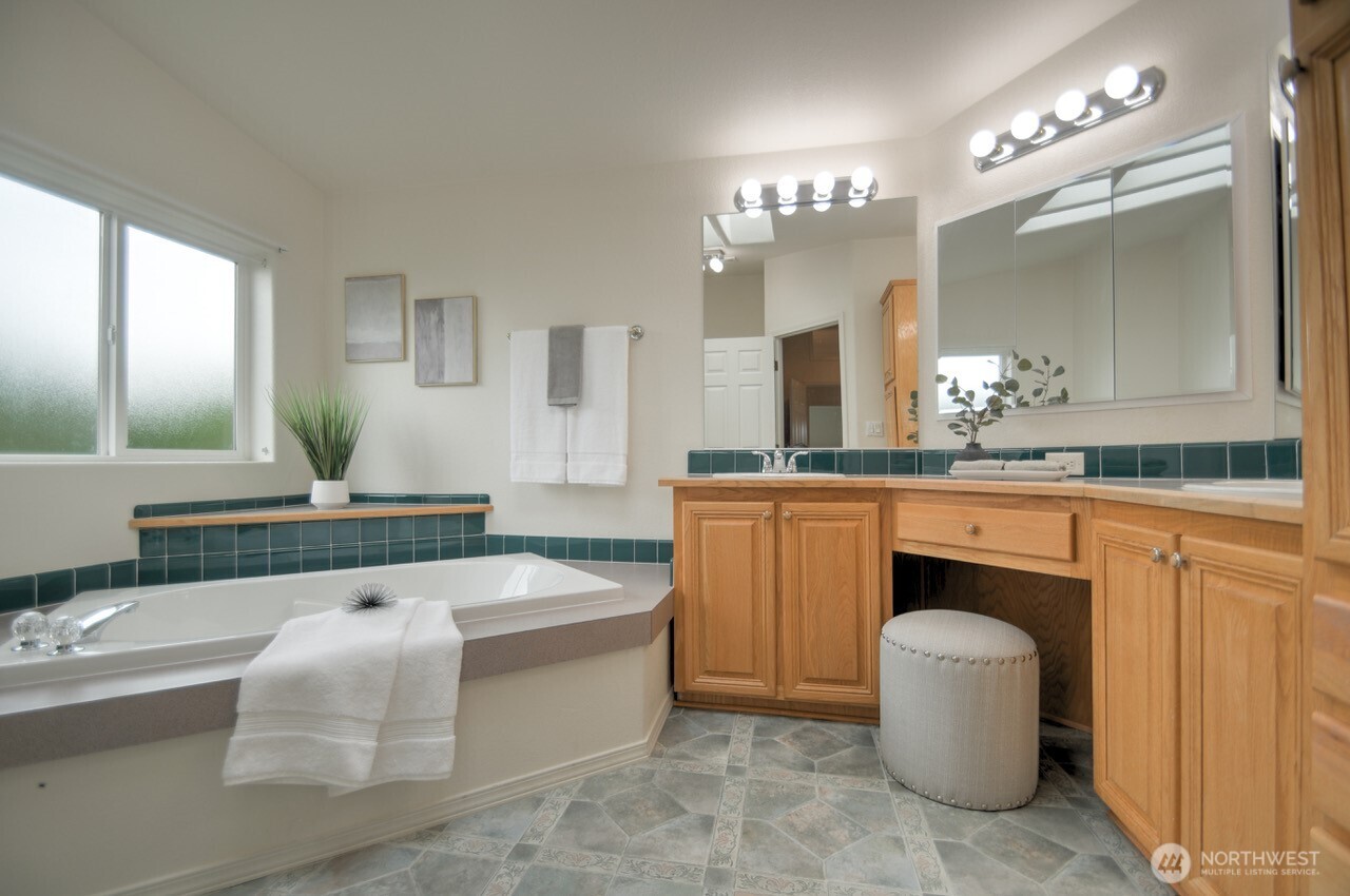 8045 18th Lane SE, Lacey, WA 98503