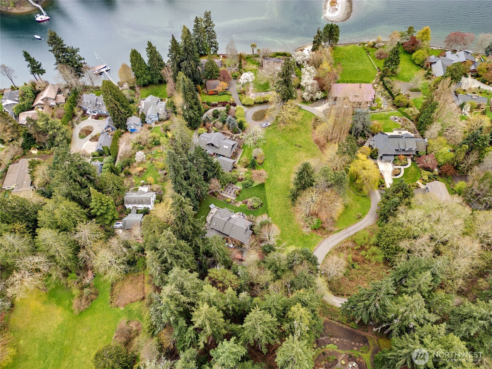 9190 Fox Cove Lane NE, Bainbridge Island, WA 98110