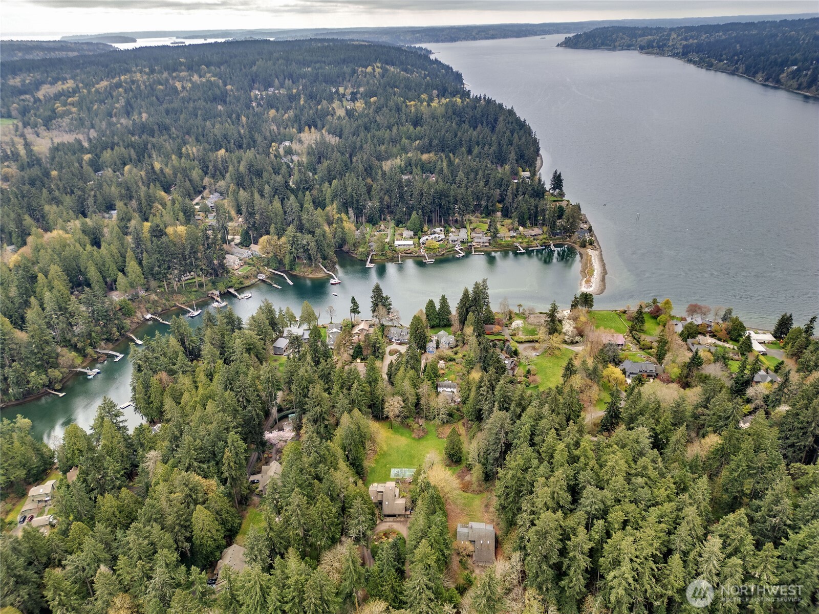9190 Fox Cove Lane NE, Bainbridge Island, WA 98110