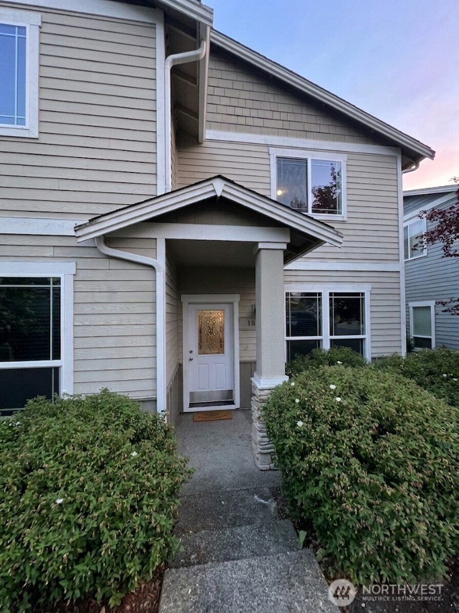 18542 97th Ave Court E, Puyallup, WA 98375