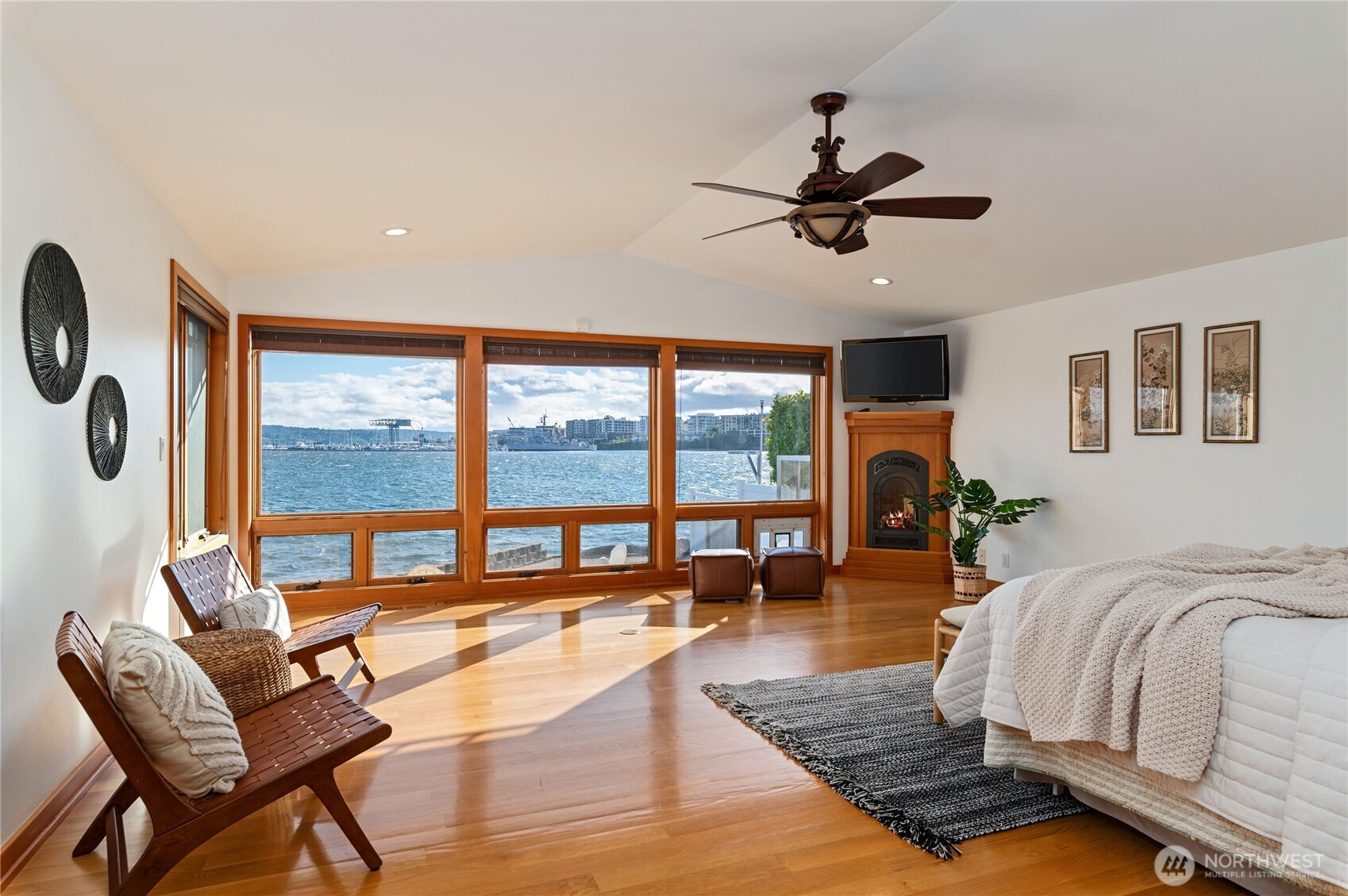 325 Shore Drive , Bremerton, WA 98310