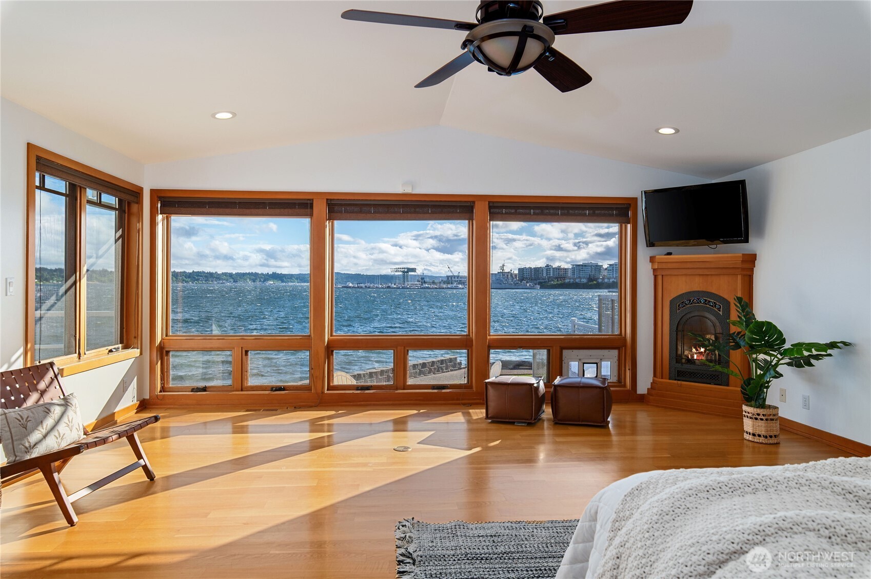 325 Shore Drive , Bremerton, WA 98310