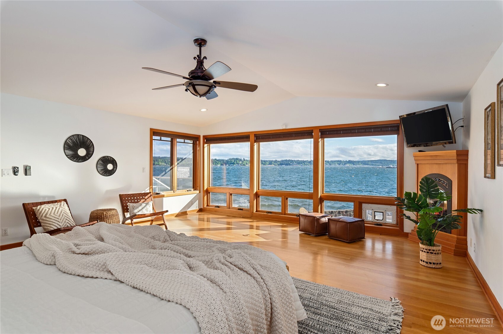 325 Shore Drive , Bremerton, WA 98310