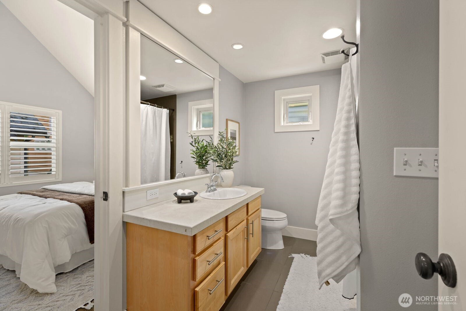 3122 Franklin Avenue E #B, Seattle, WA 98102