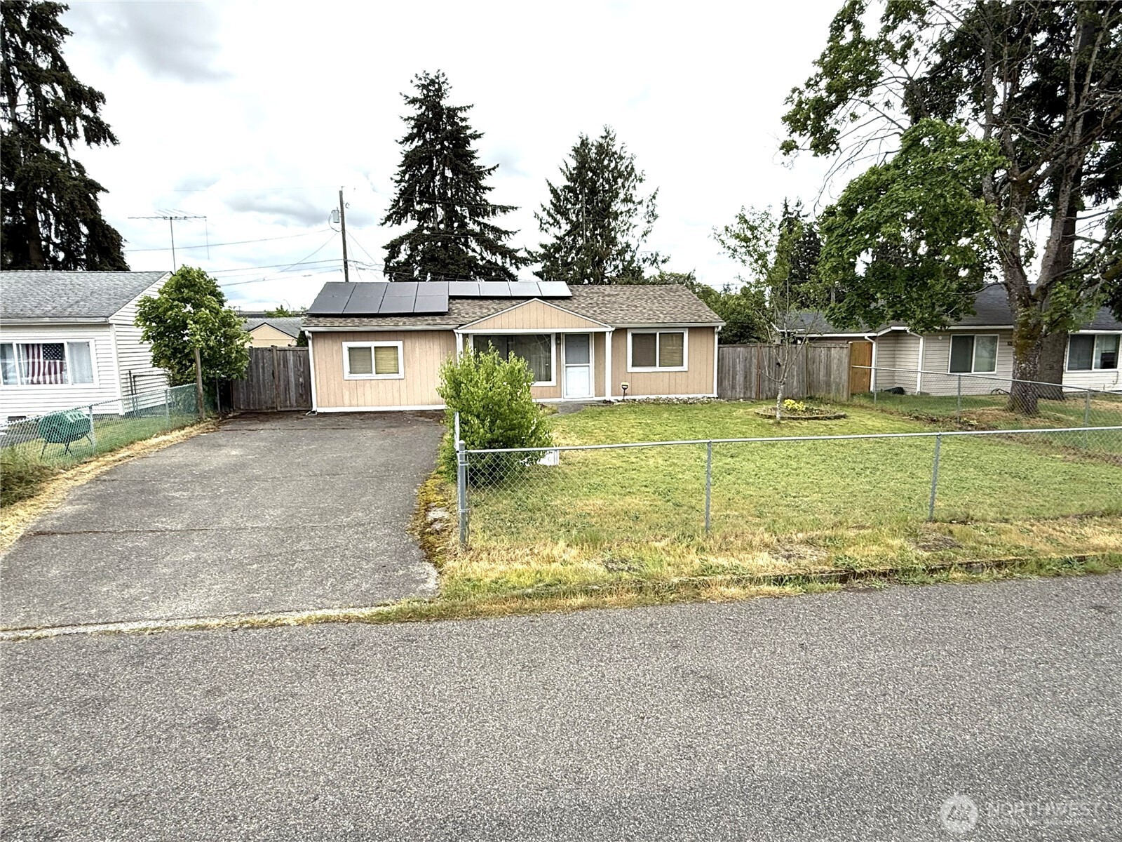 10517 Addison Street SW, Lakewood, WA 98499-3738