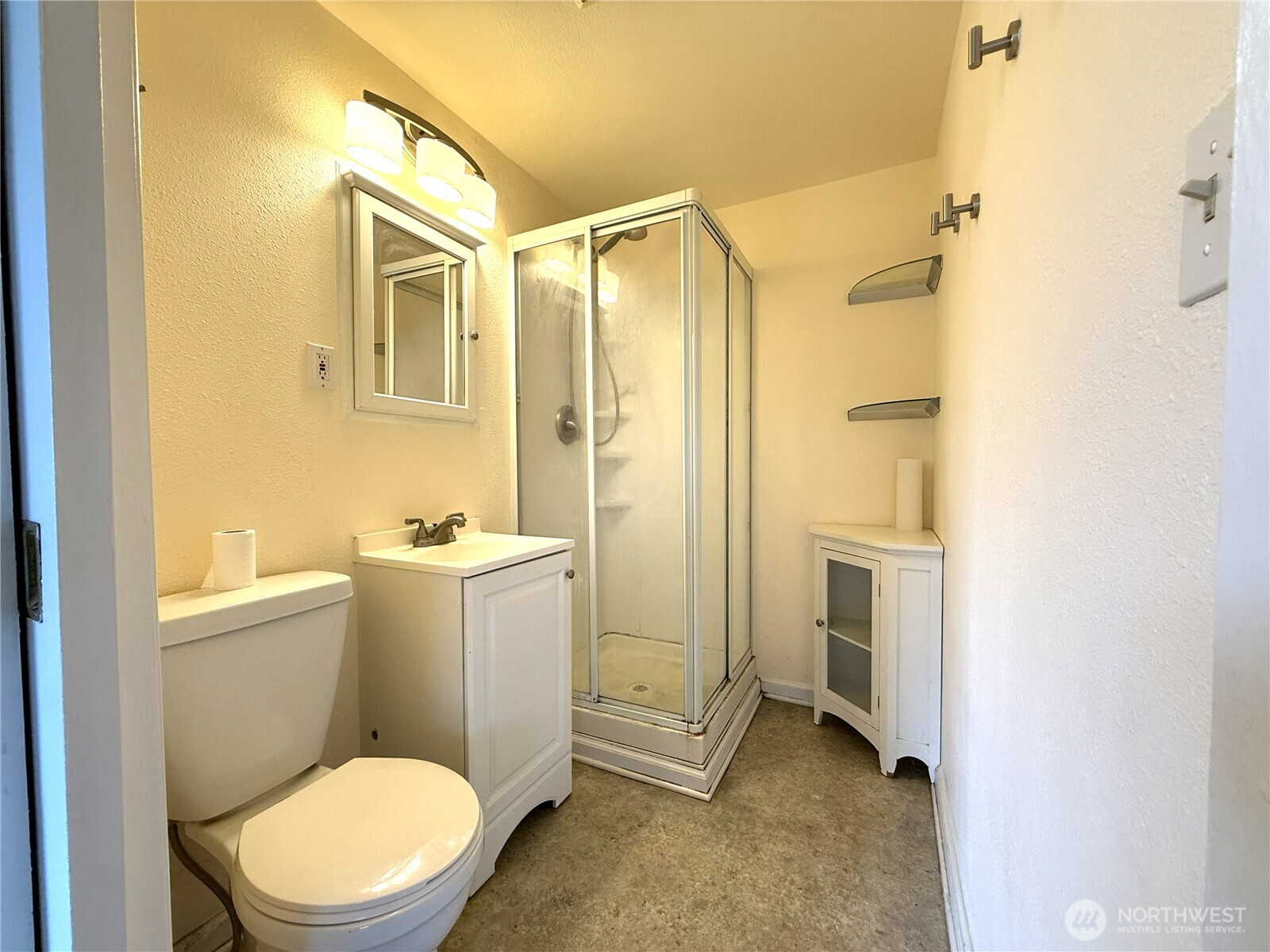 10517 Addison Street SW, Lakewood, WA 98499-3738
