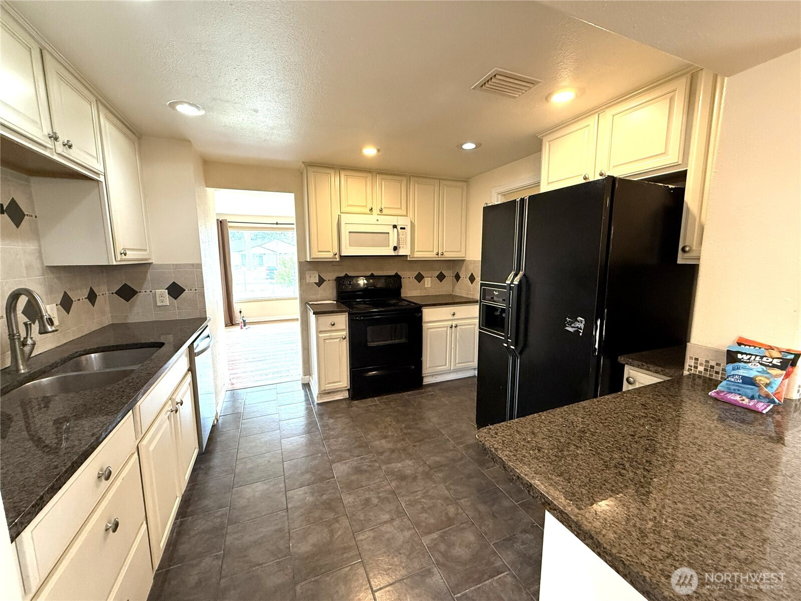 10517 Addison Street SW, Lakewood, WA 98499-3738