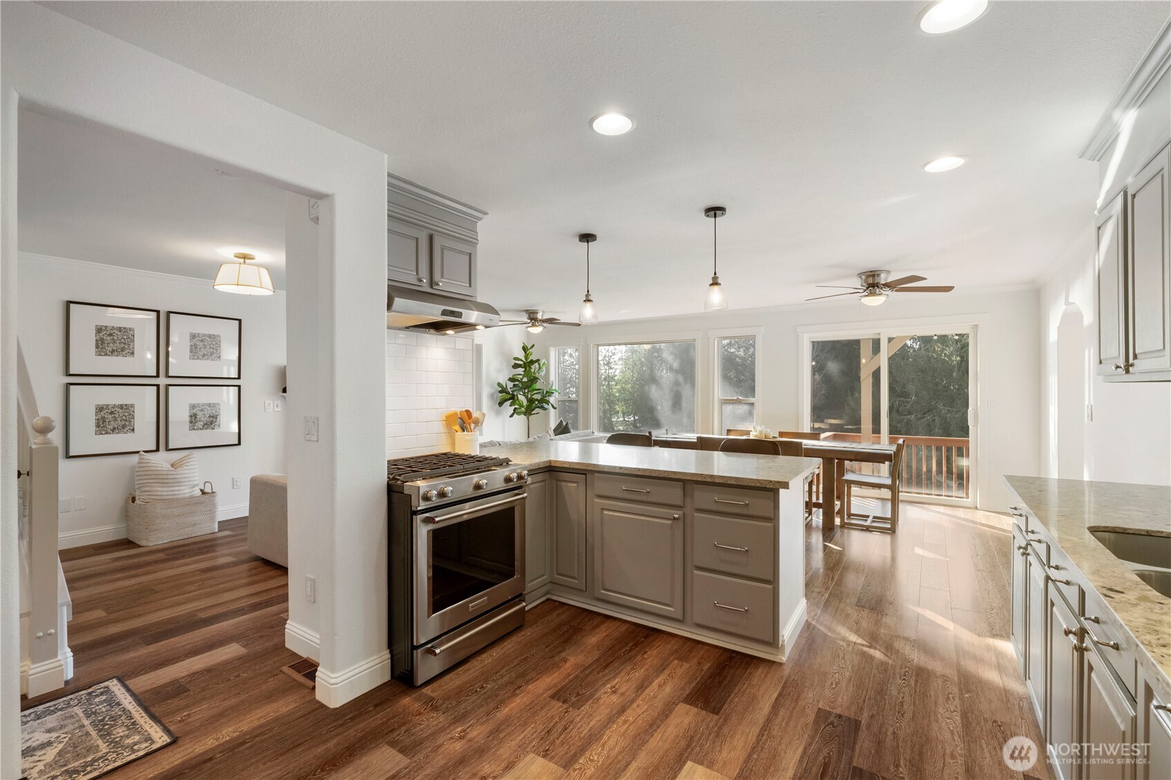 4120 218th Avenue East , Lake Tapps, WA 98391