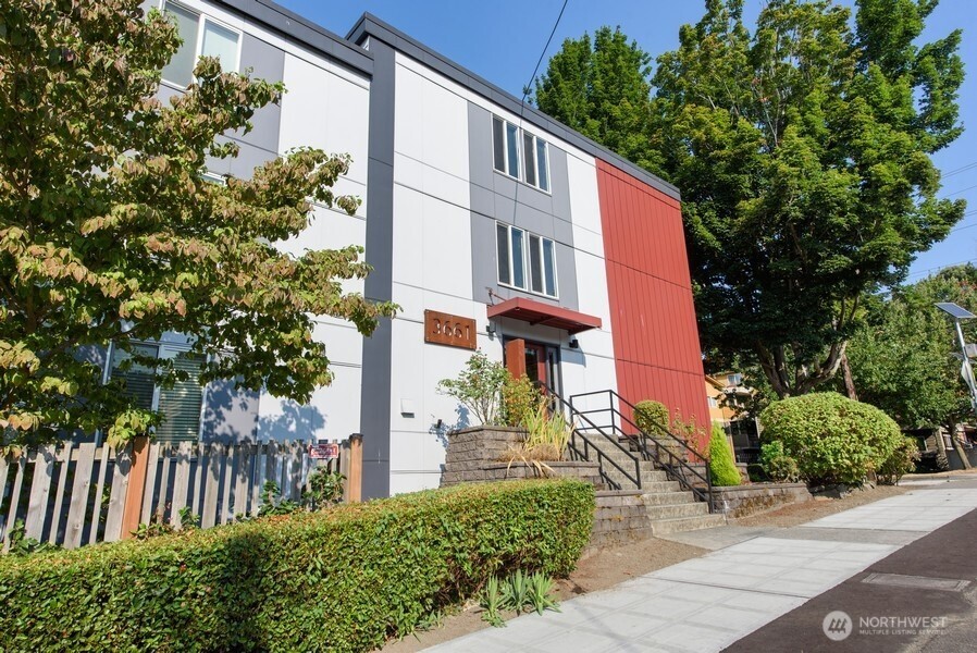 3661 Phinney Ave N #204, Seattle, WA 98103