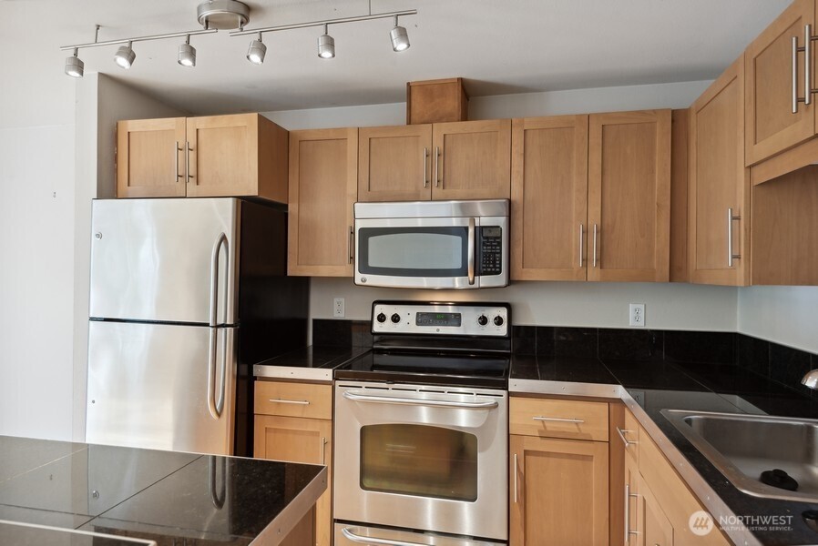 3661 Phinney Ave N #204, Seattle, WA 98103