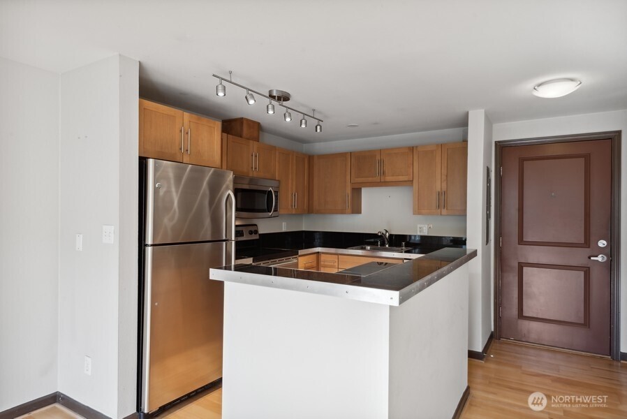 3661 Phinney Ave N #204, Seattle, WA 98103