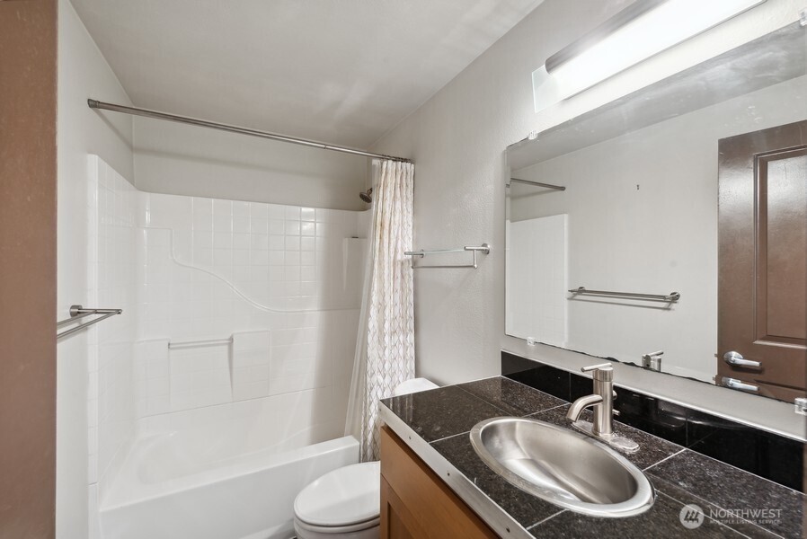 3661 Phinney Ave N #204, Seattle, WA 98103