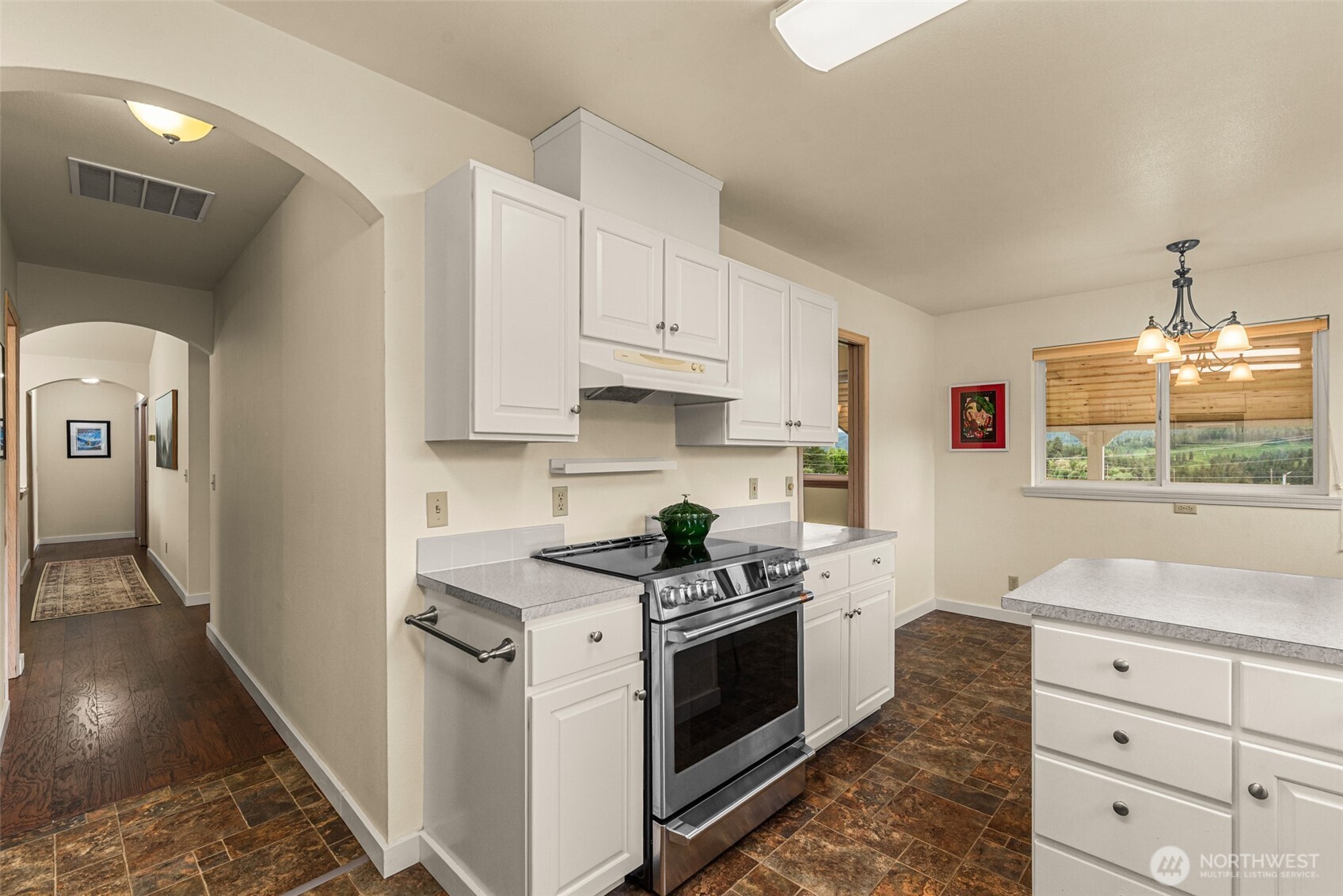 9950 North Road , Leavenworth, WA 98826
