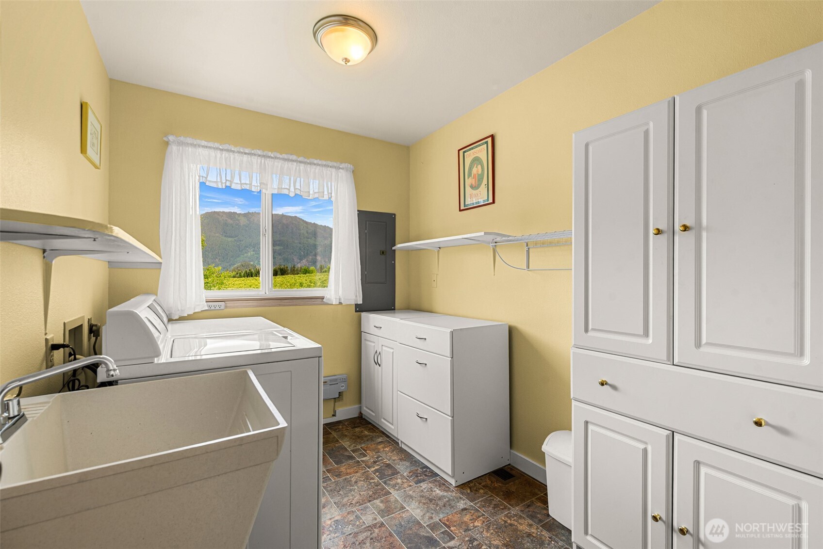 9950 North Road , Leavenworth, WA 98826