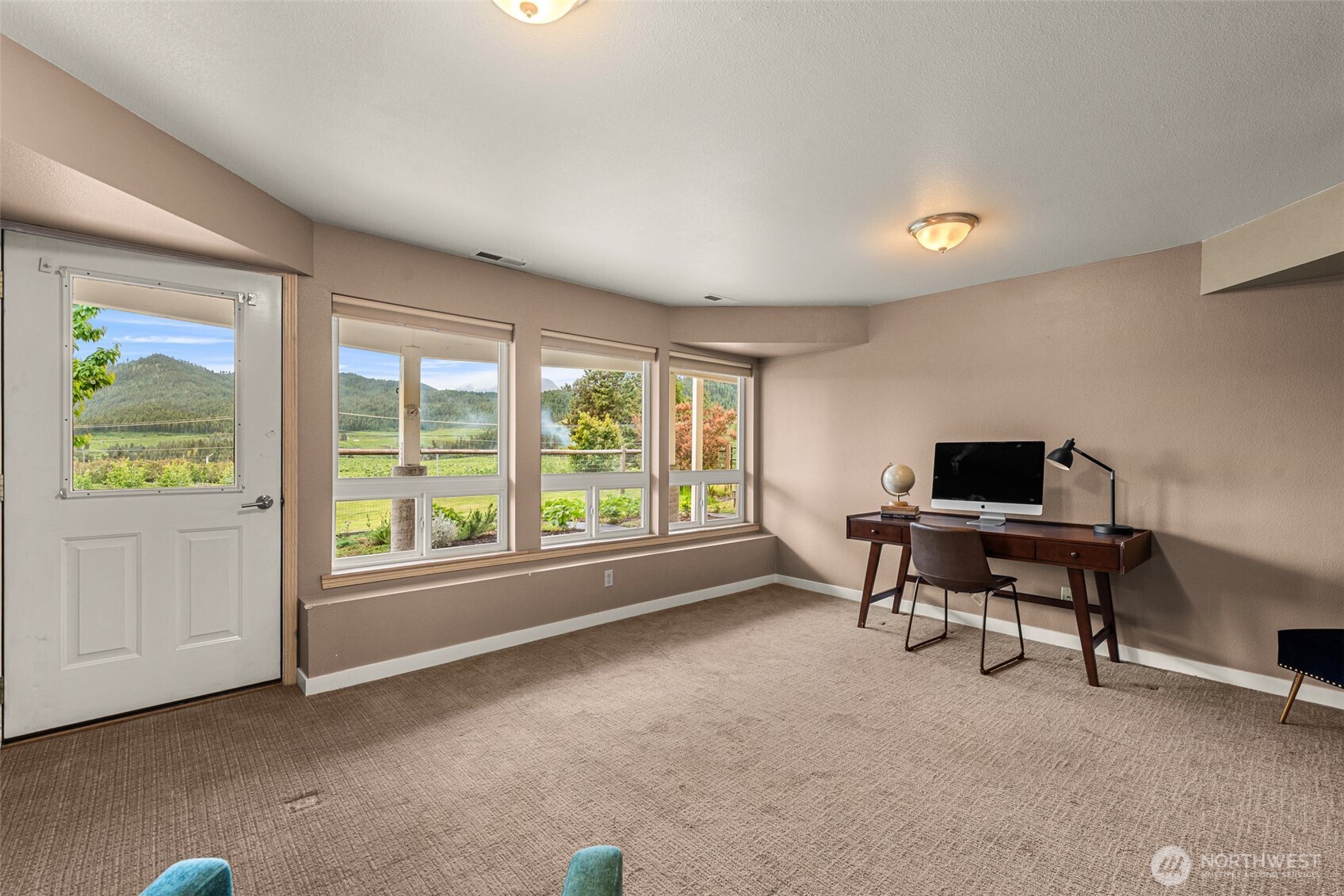 9950 North Road , Leavenworth, WA 98826