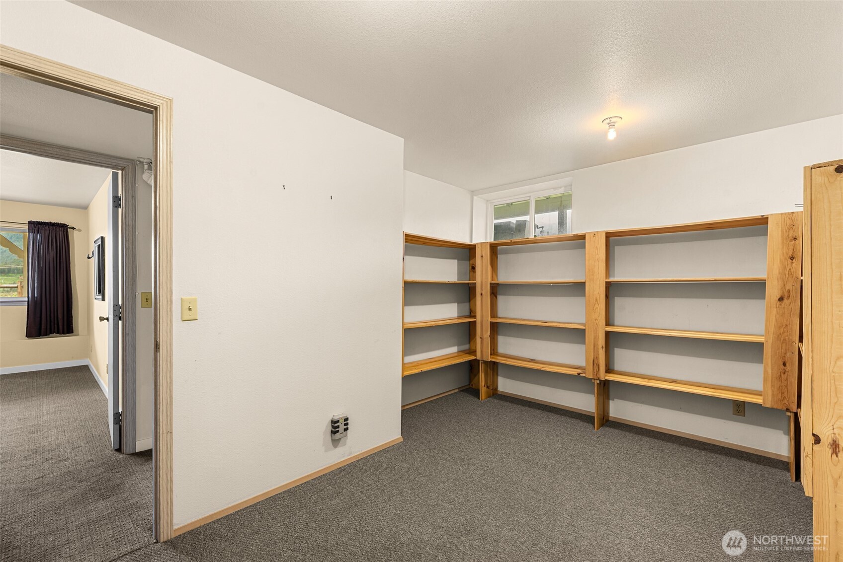9950 North Road , Leavenworth, WA 98826