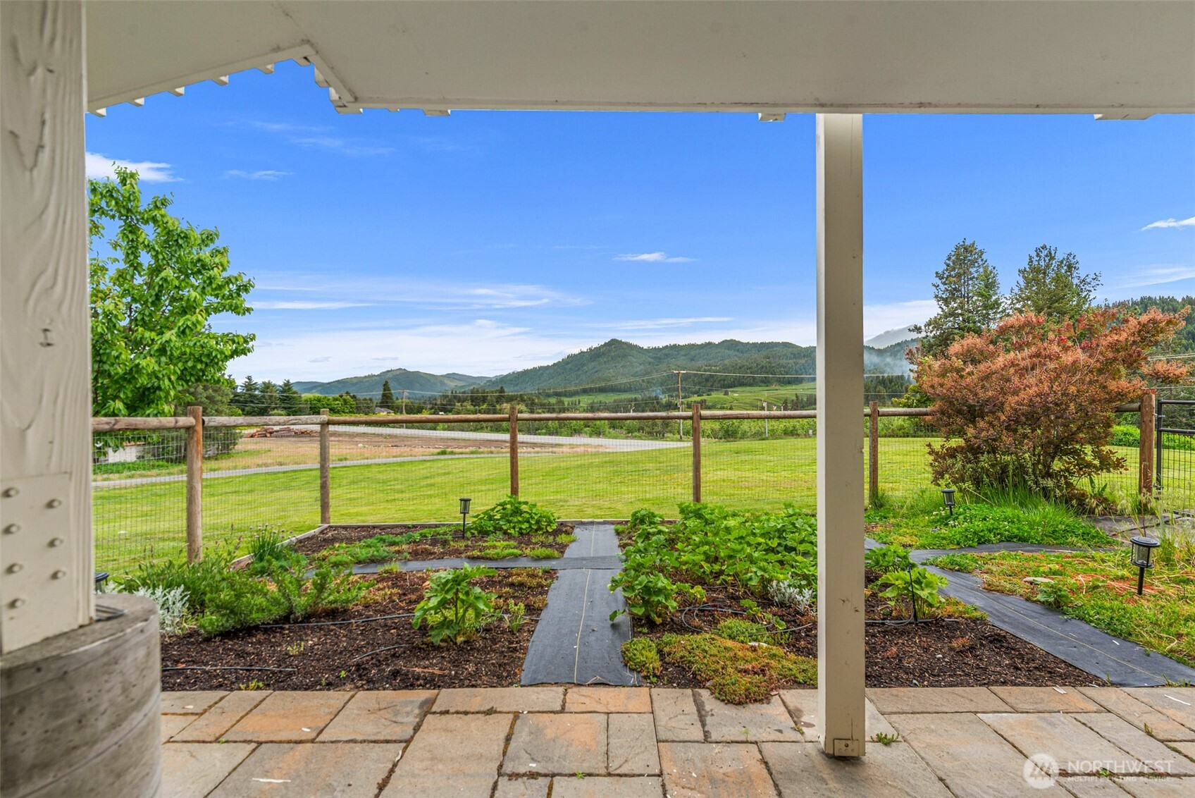 9950 North Road , Leavenworth, WA 98826