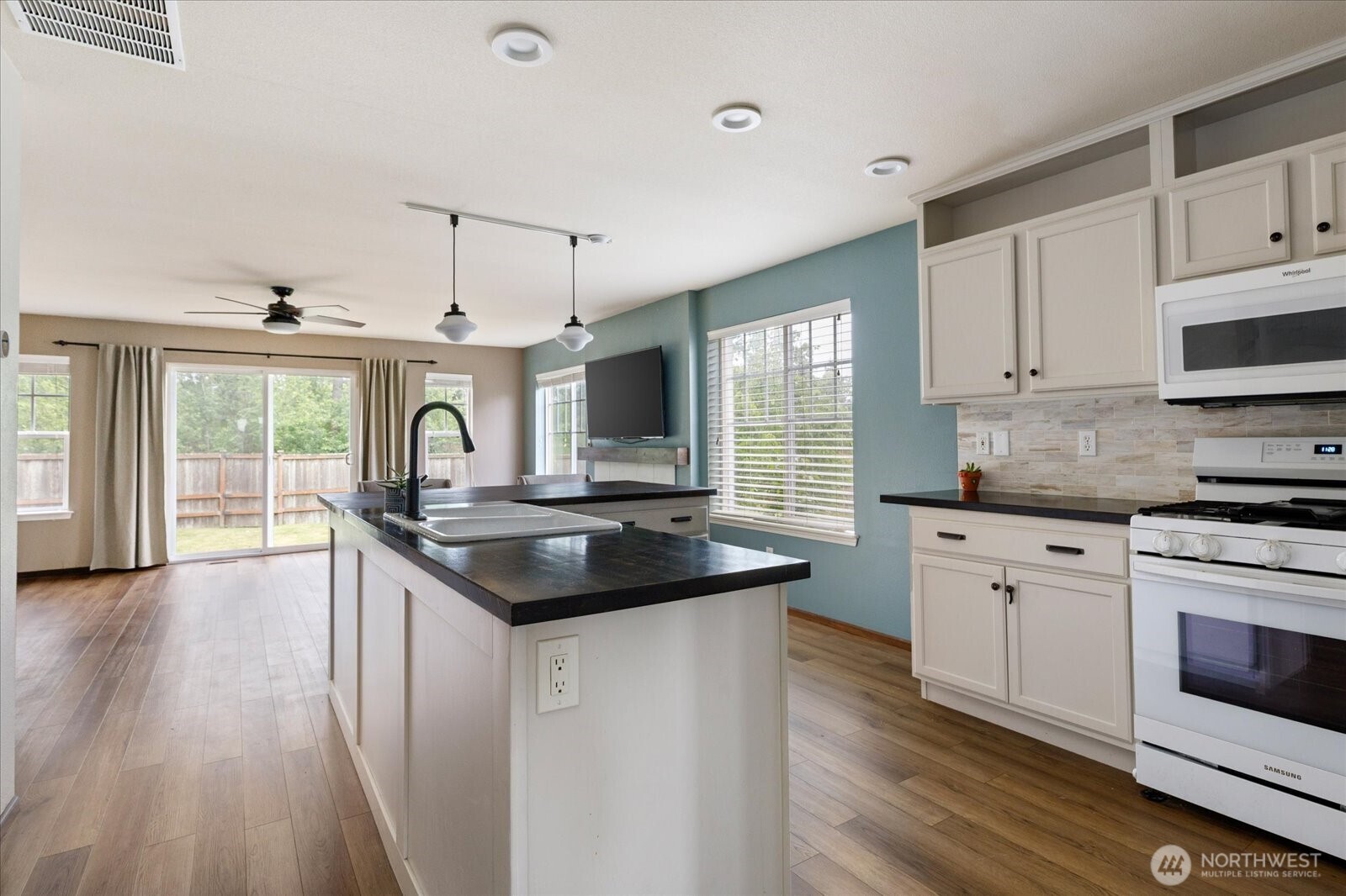 1958 SW Rock Rose Drive , Oak Harbor, WA 98277