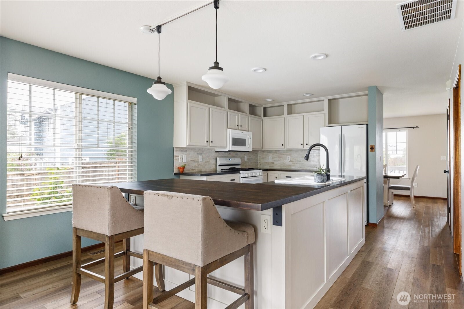 1958 SW Rock Rose Drive , Oak Harbor, WA 98277