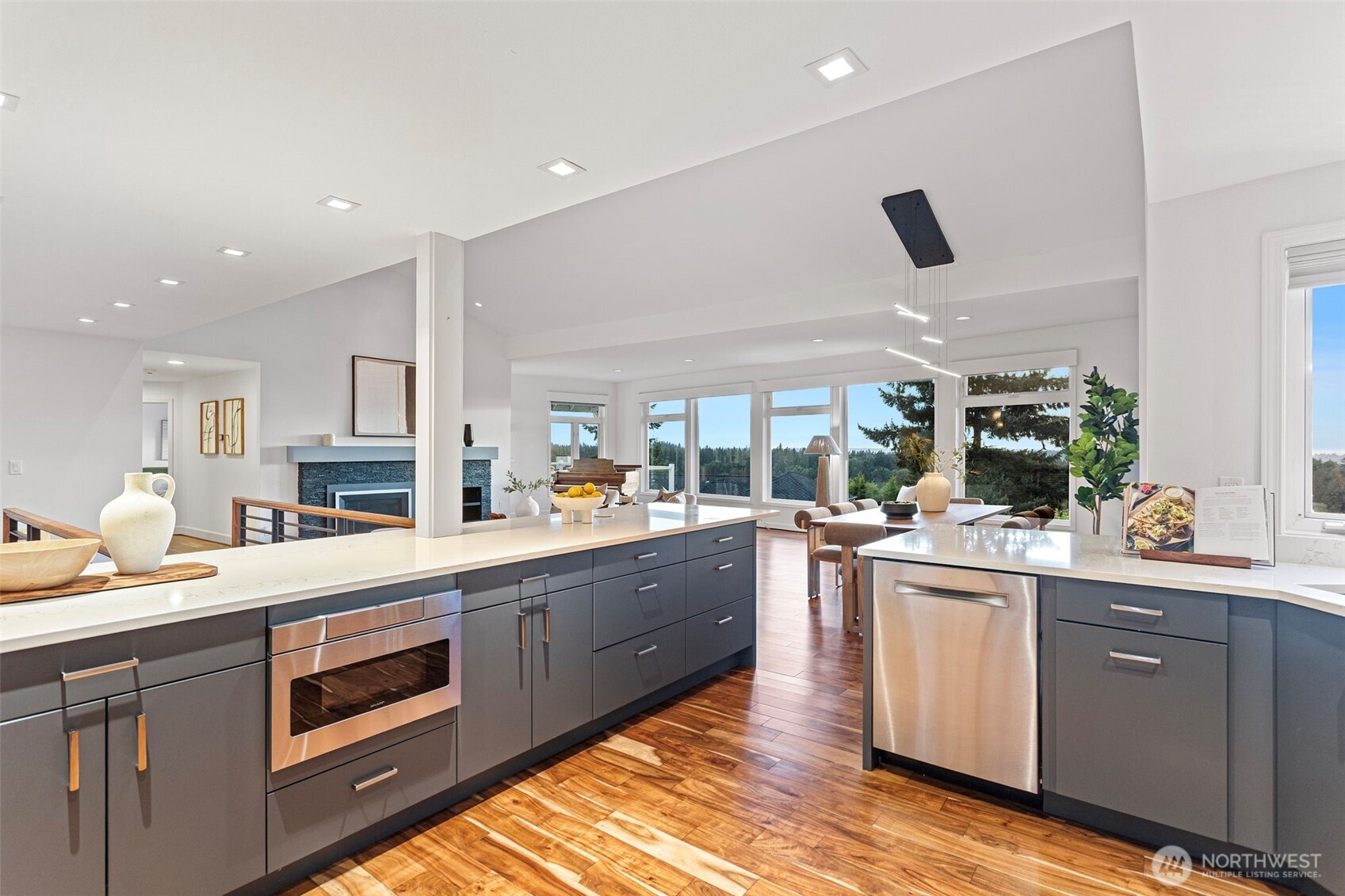 5525 Highland Drive , Bellevue, WA 98006