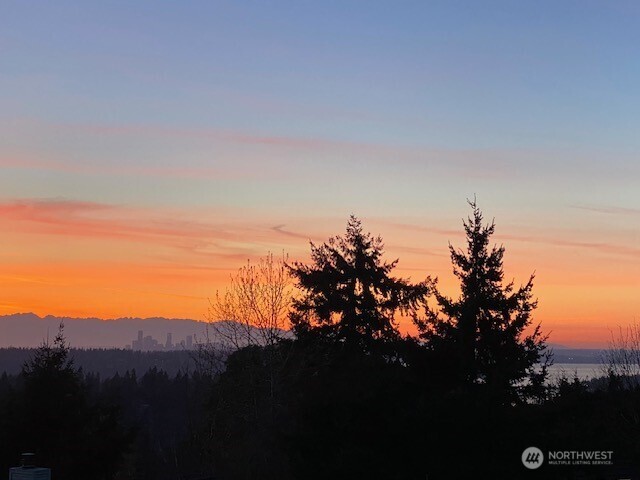 5525 Highland Drive , Bellevue, WA 98006