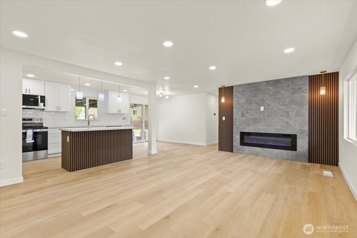 308 E 84 Street , Tacoma, WA 98445