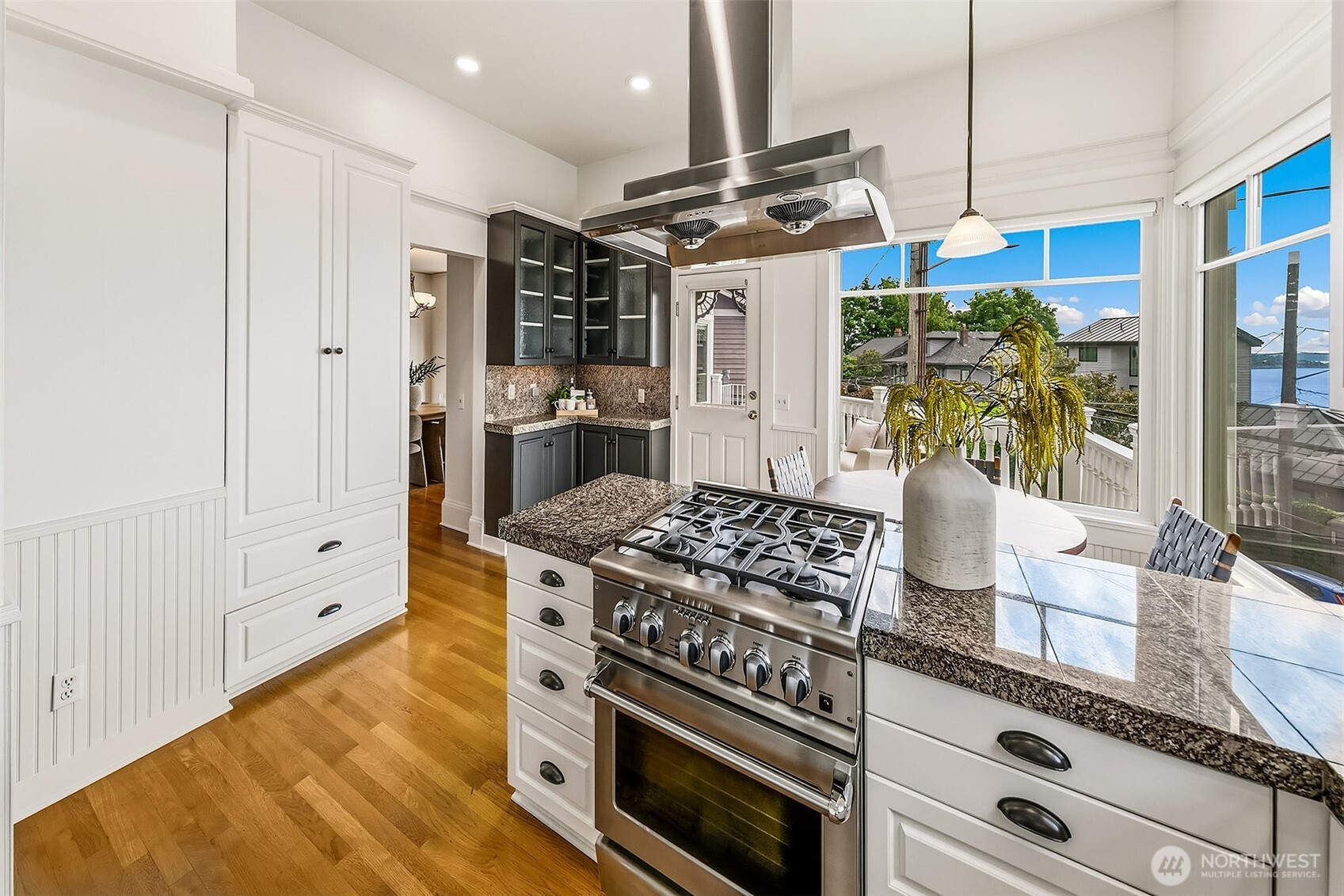 1225 9th Avenue W, Seattle, WA 98119