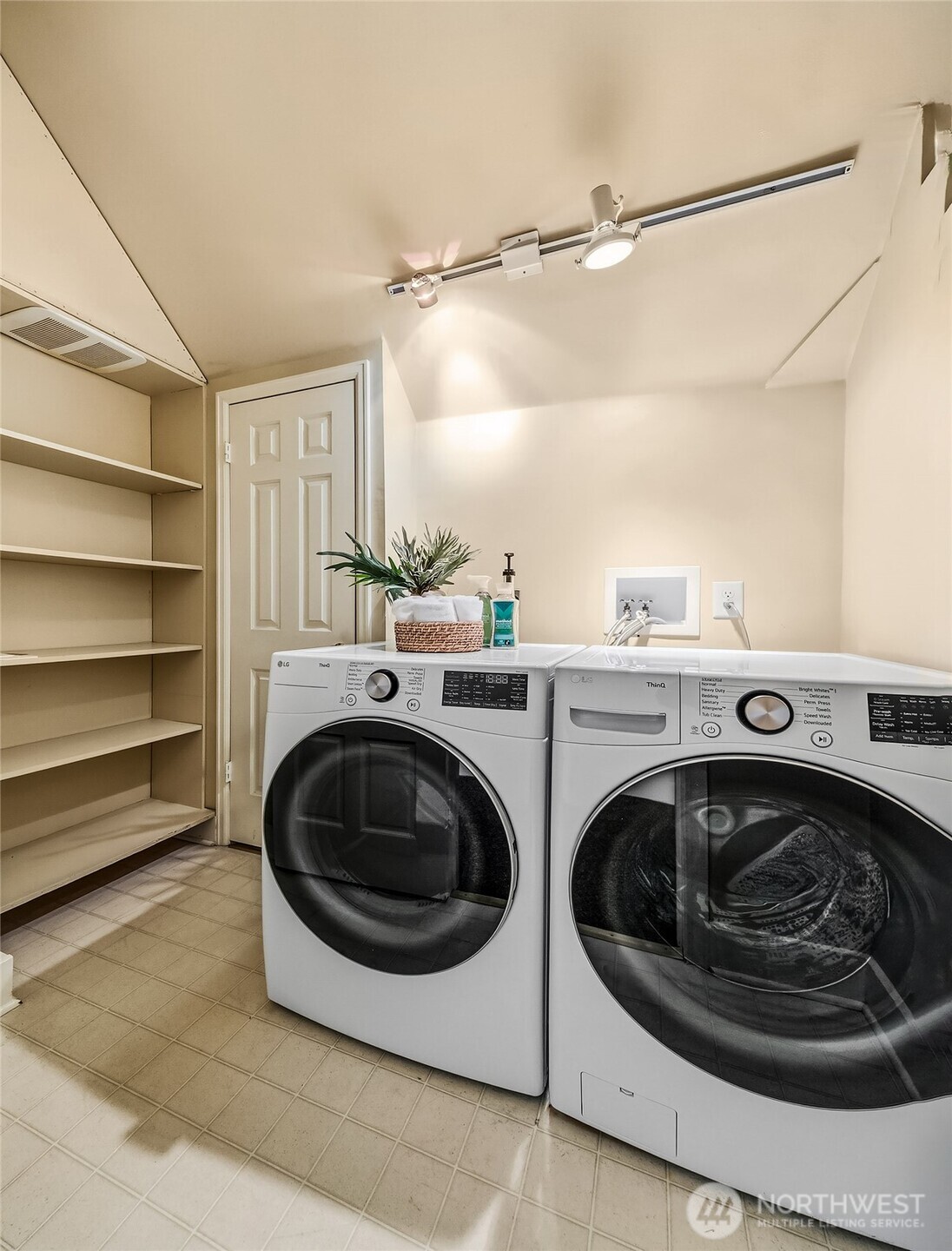 1225 9th Avenue W, Seattle, WA 98119