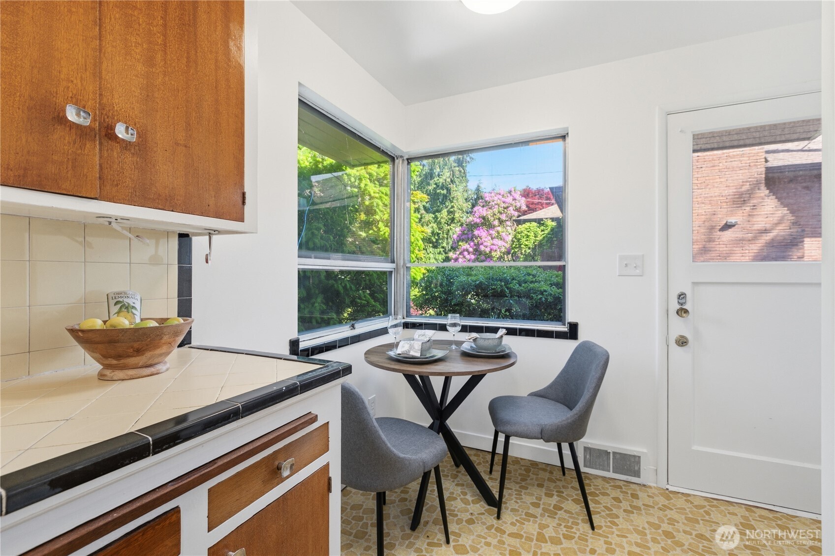 6542 43rd Avenue NE, Seattle, WA 98115-7538