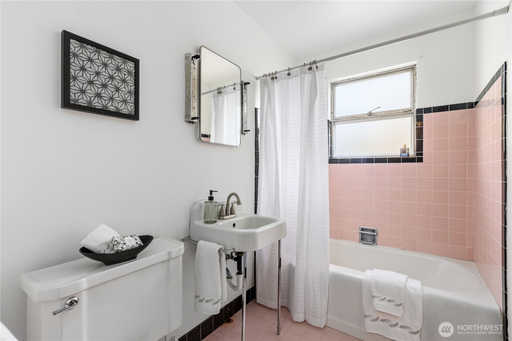 6542 43rd Avenue NE, Seattle, WA 98115-7538
