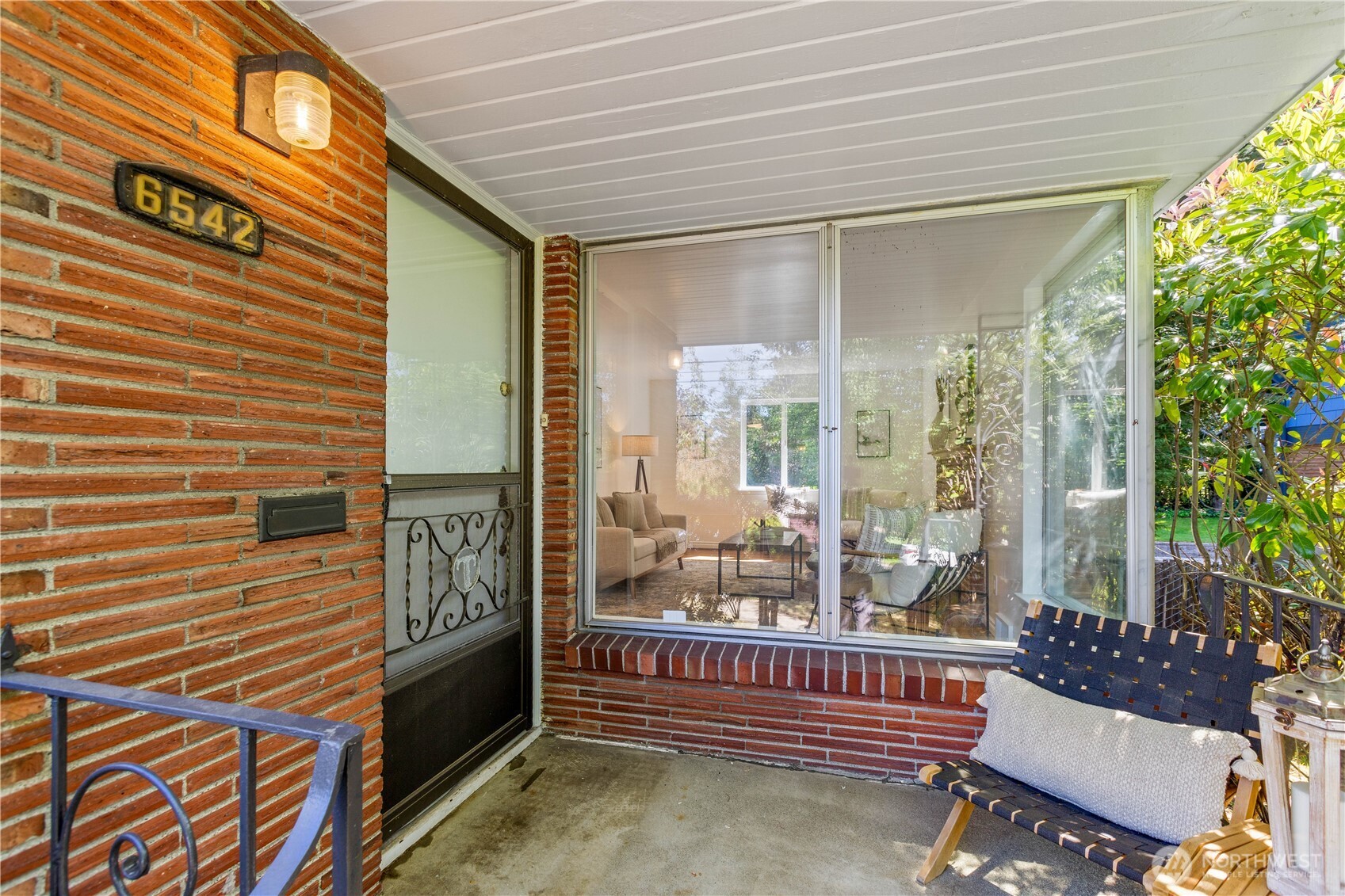 6542 43rd Avenue NE, Seattle, WA 98115-7538