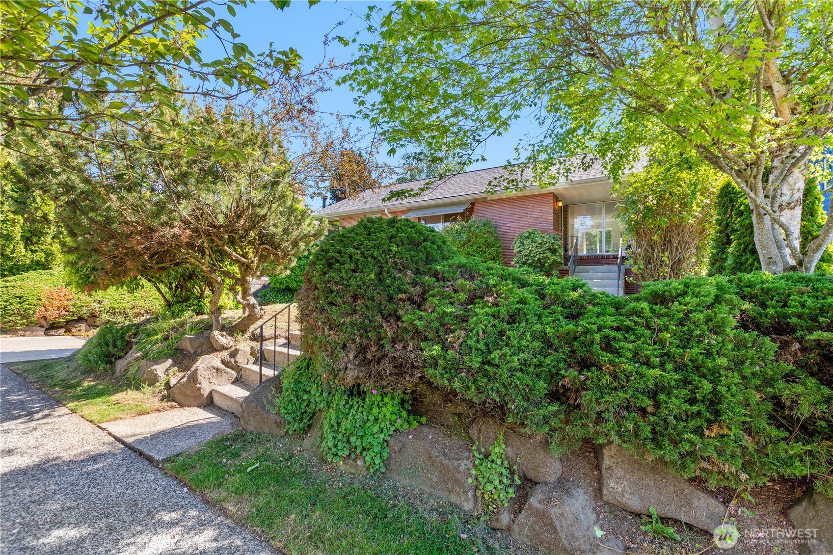 6542 43rd Avenue NE, Seattle, WA 98115-7538