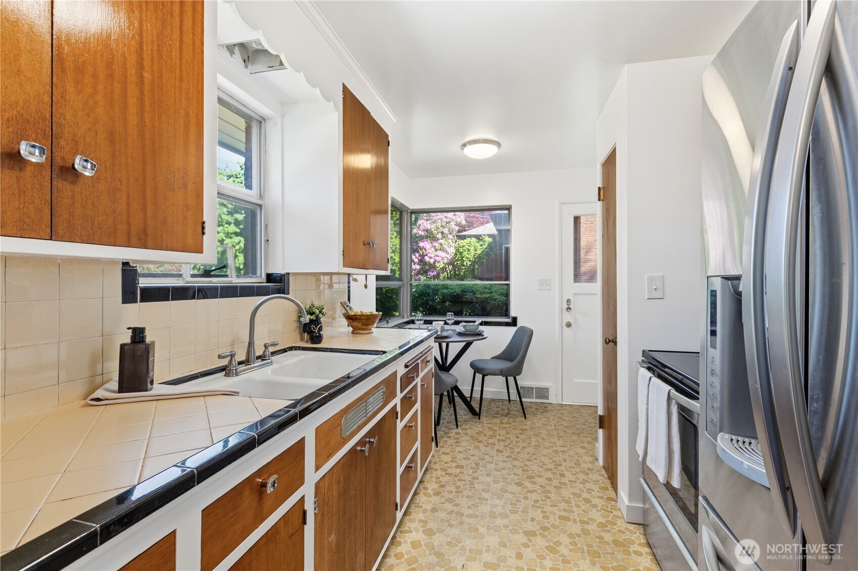 6542 43rd Avenue NE, Seattle, WA 98115-7538