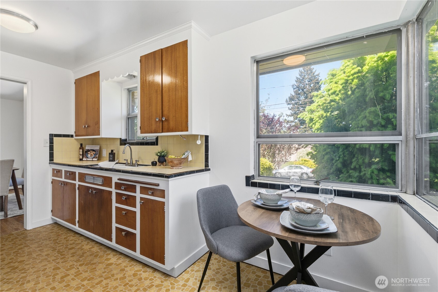 6542 43rd Avenue NE, Seattle, WA 98115-7538