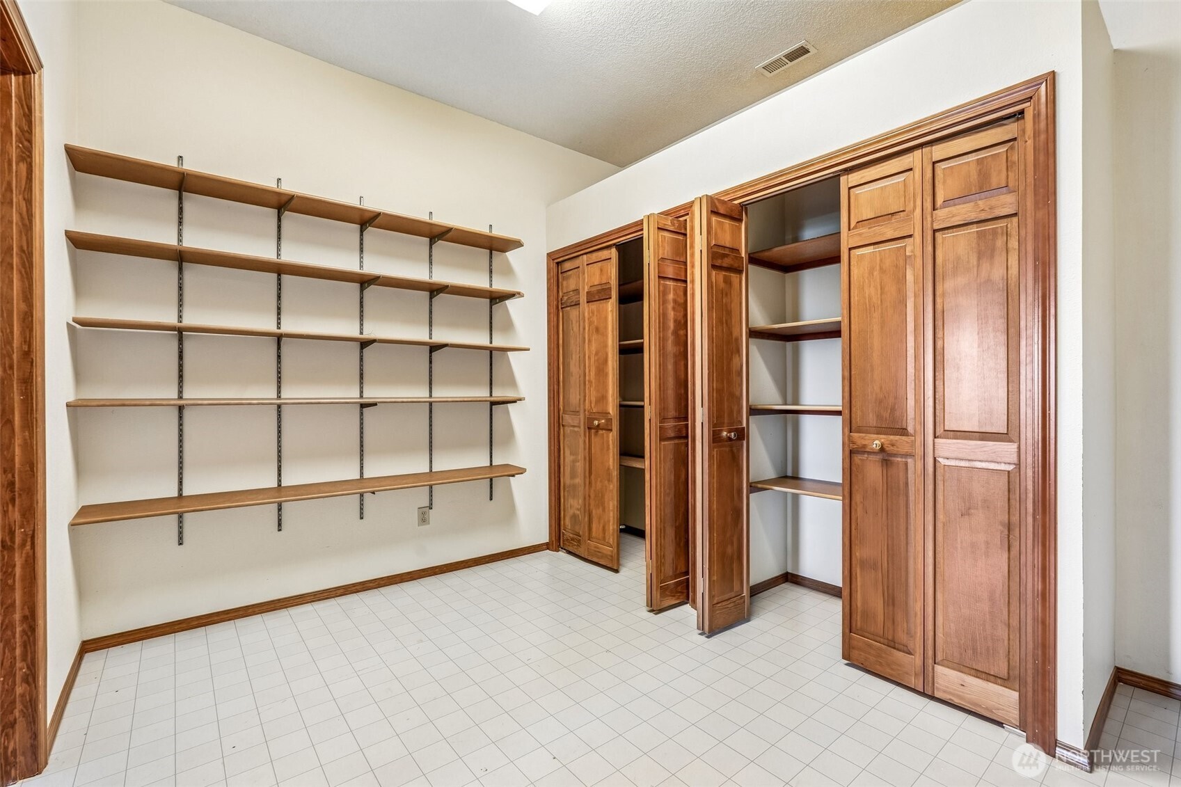 8914 NW Lakecrest Avenue , Vancouver, WA 98665