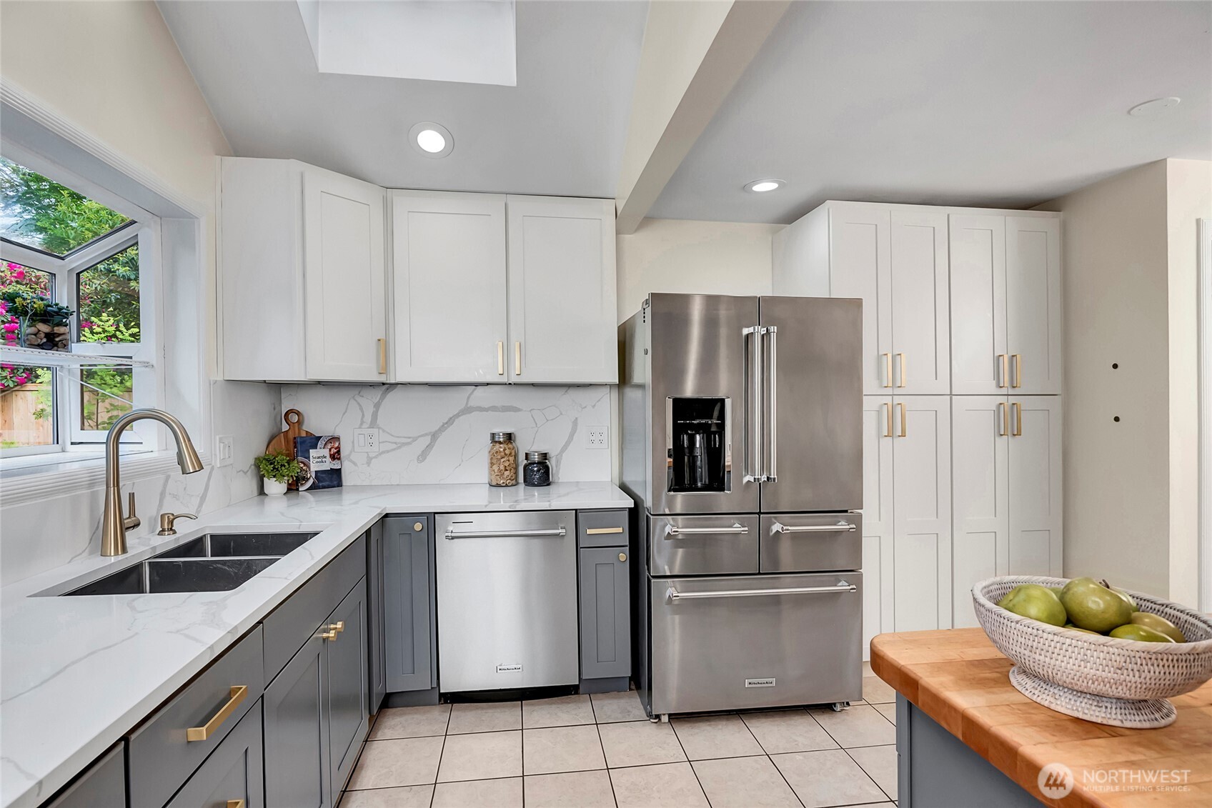 8232 39th Avenue NE, Seattle, WA 98115