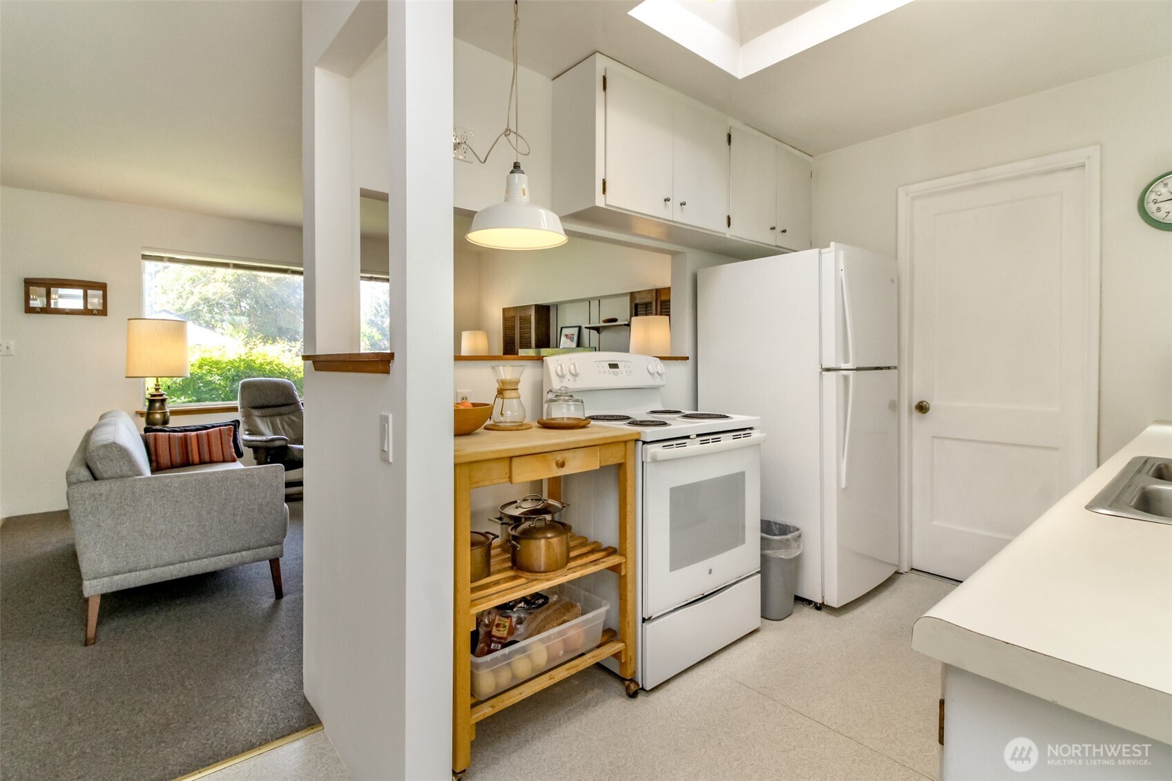 648 SW 107th Avenue , Seattle, WA 98146-1554