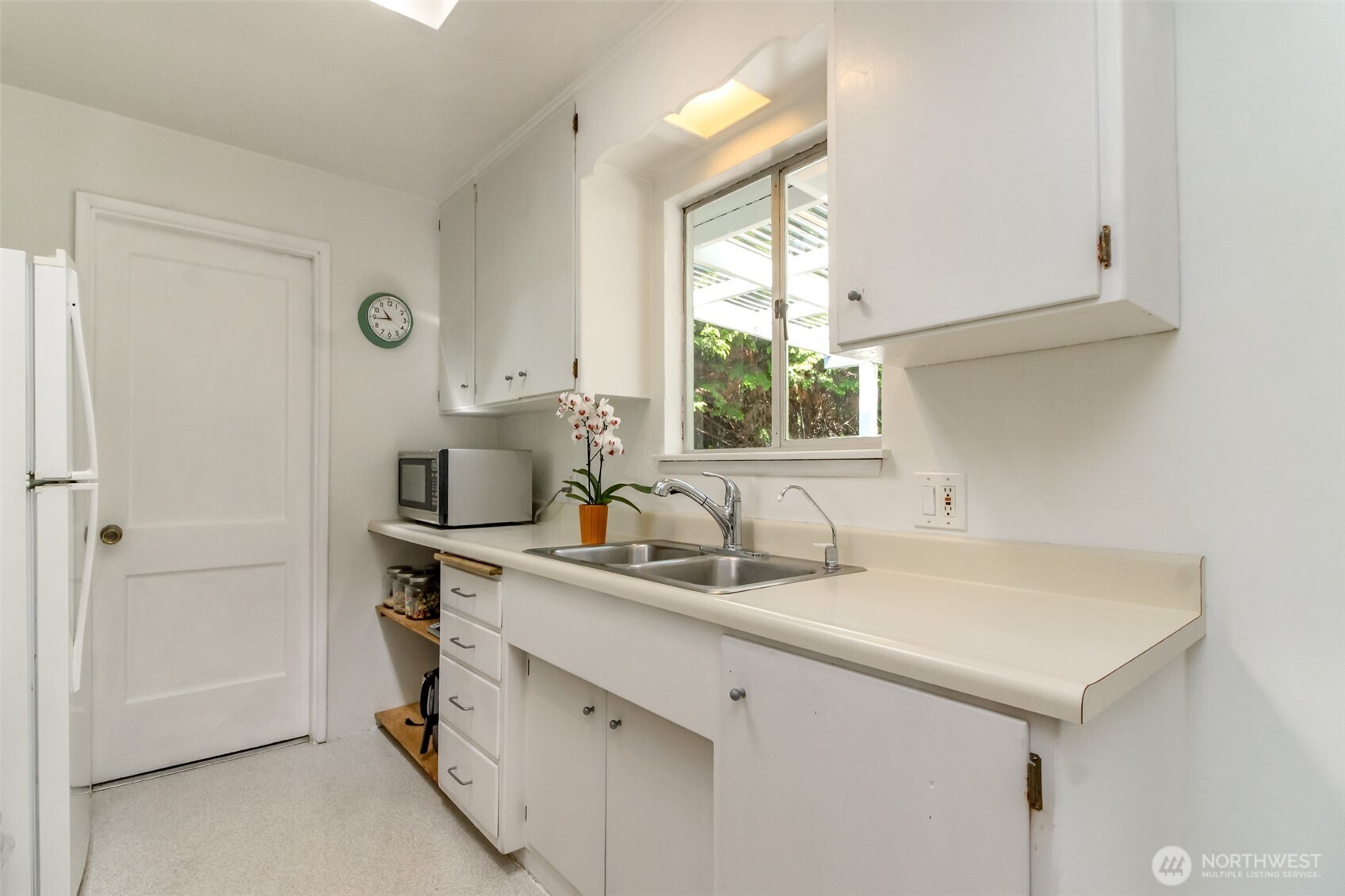 648 SW 107th Avenue , Seattle, WA 98146-1554