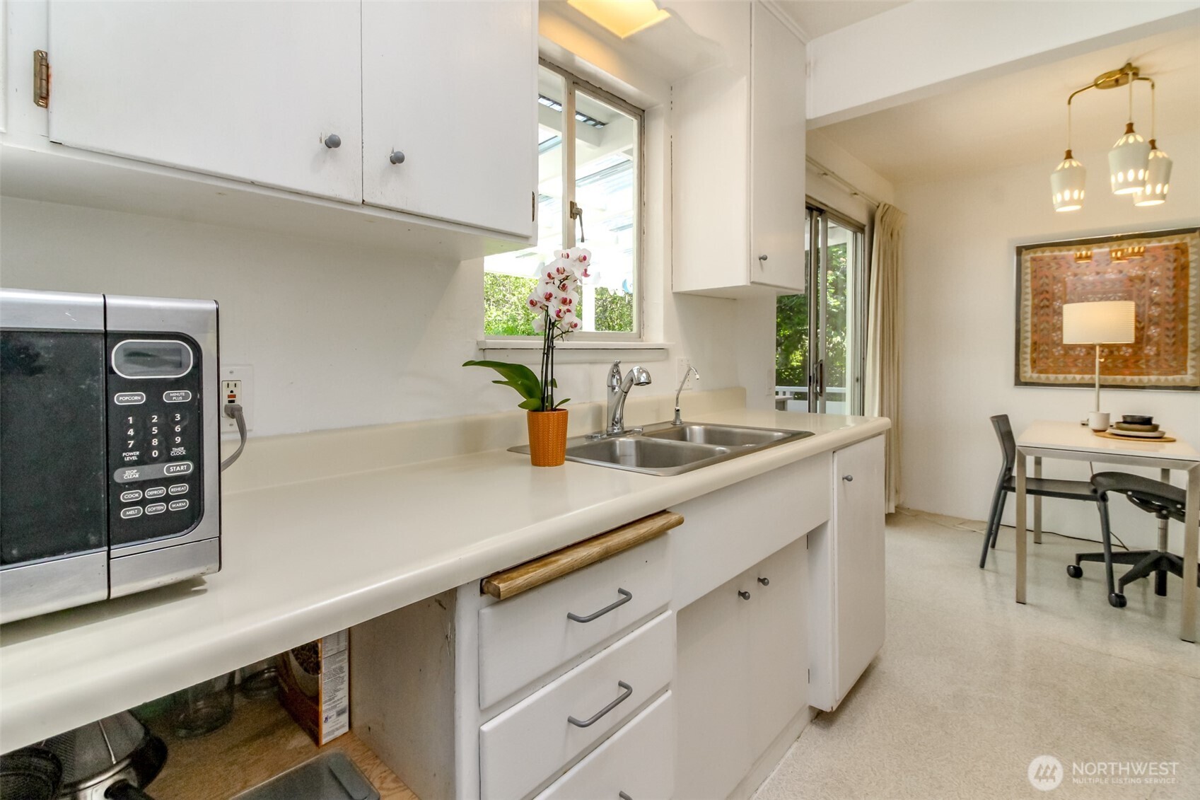 648 SW 107th Avenue , Seattle, WA 98146-1554