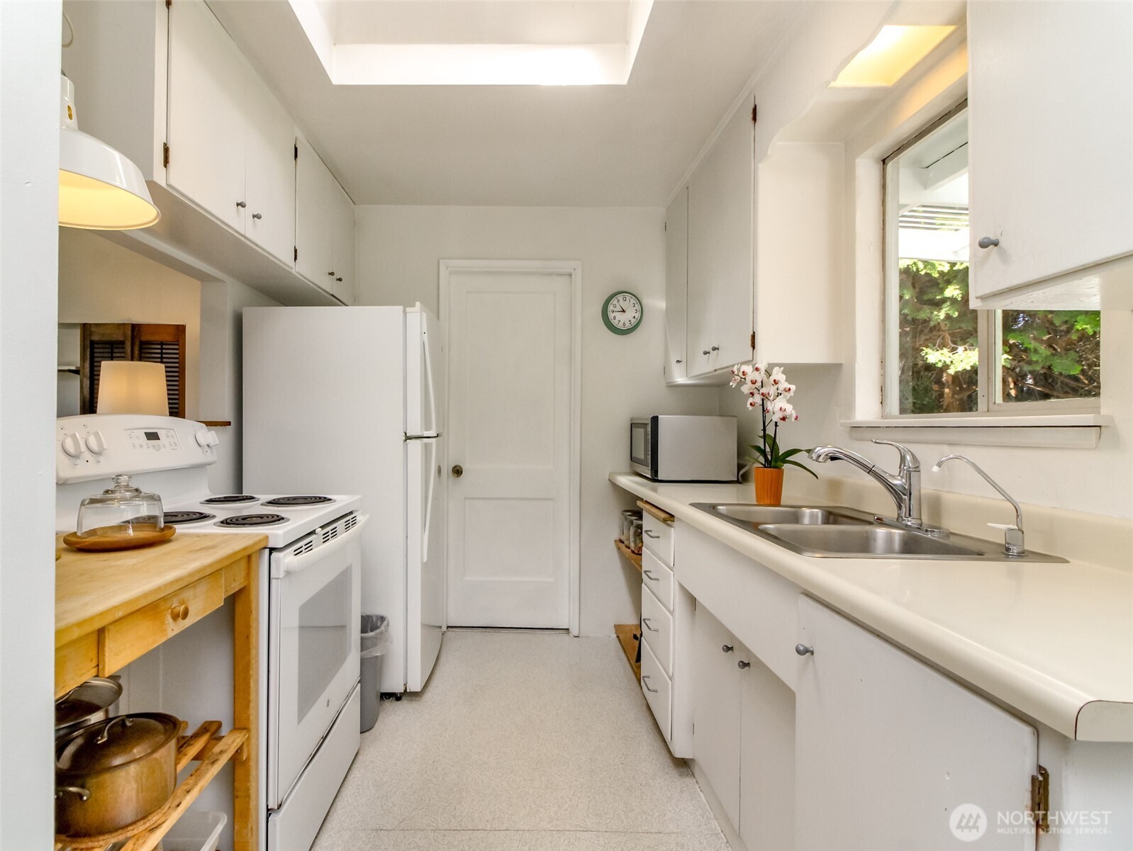 648 SW 107th Avenue , Seattle, WA 98146-1554