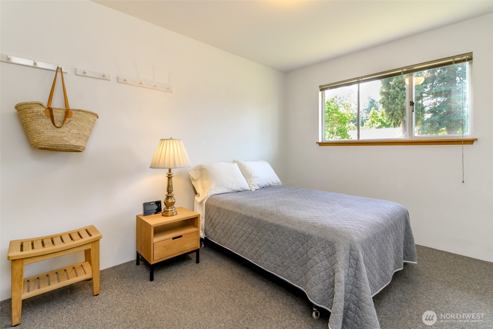 648 SW 107th Avenue , Seattle, WA 98146-1554